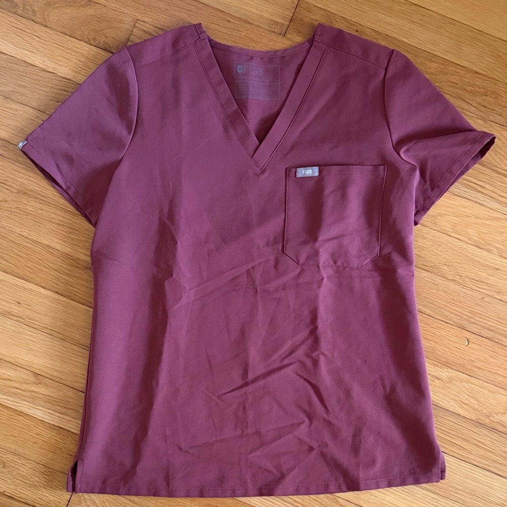 Figs SET- Short Sleeve V-Neck Top + Pants - Maroon